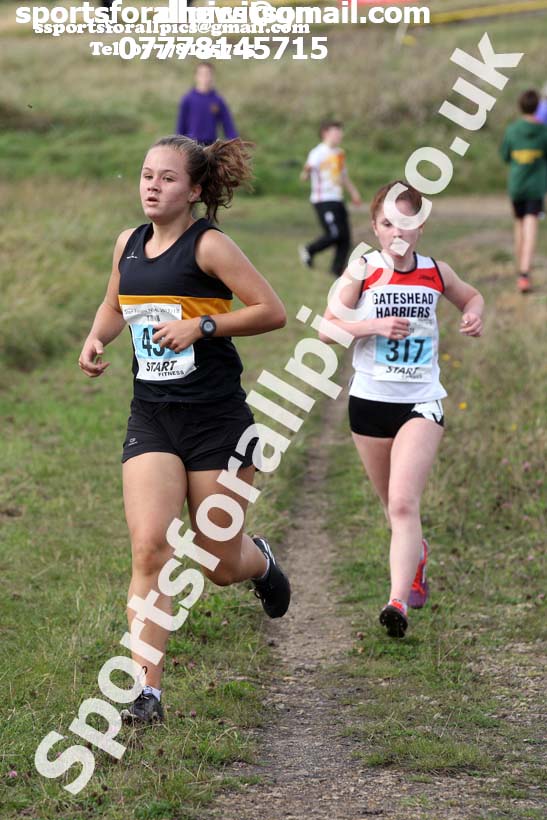 Womens under-17s  and 20s Start Fitness North Eastern Harriers League, Wrekenton, Gateshead. Photo:  David T. Hewitson/Sports for All Pics